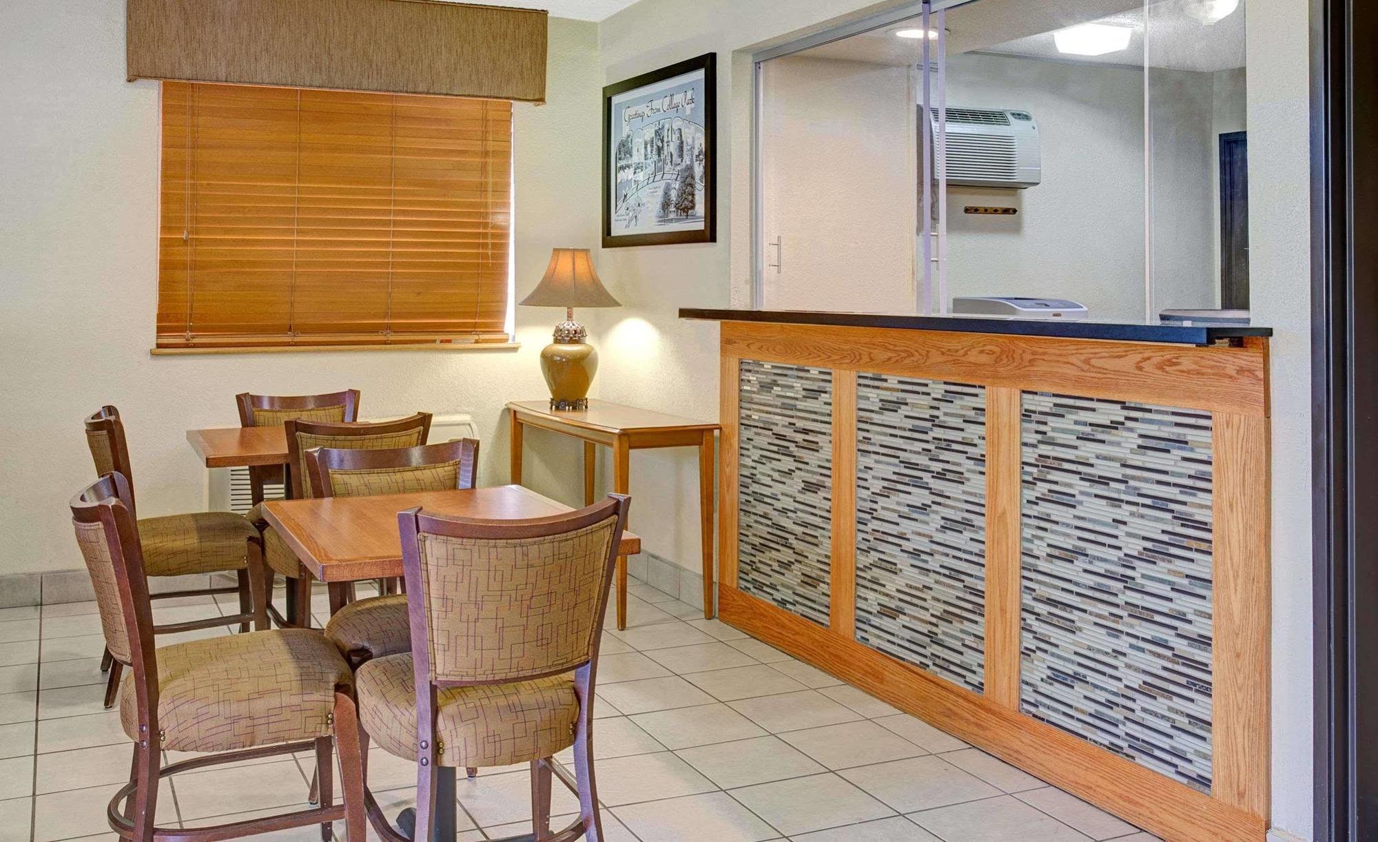 Hotel Super 8 By Wyndham College Park Wash Dc Area Esterno foto